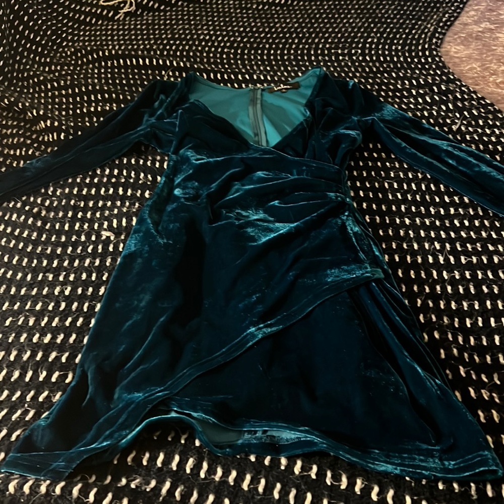 Beautiful velvet dress!